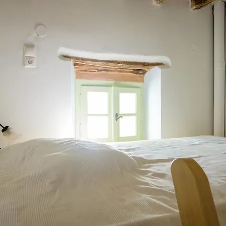 Stunning House In Castle Settlement Άνω Σύρος